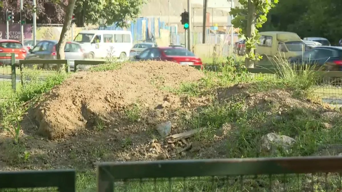 Građani Čukaričke padine protiv izgradnje komunalne kućice na igralištu, sprečili radnike da nastave sa radovima