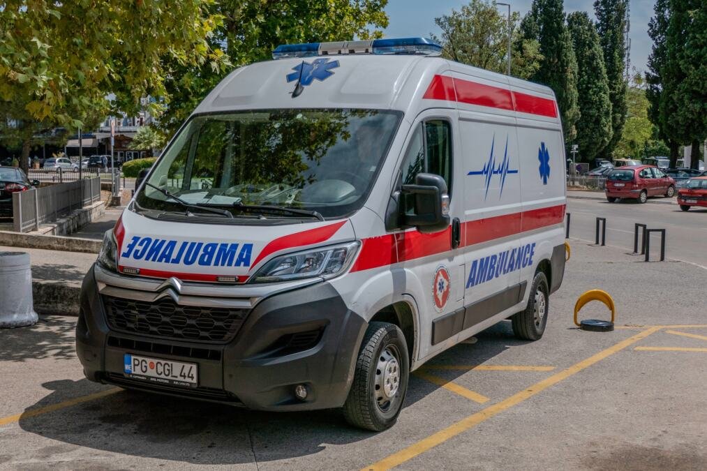 DRAMA U ZEMUNU! Muškarac (30) pokušao da digne ruku na sebe, Hitna ga zatekla svesnog