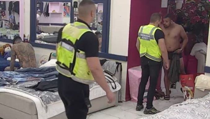 RAT KAKAV SE JOŠ NIJE VIDEO! Anastasija i Bora kao divlje zveri nasrću jedno na drugog, on je sada dobio HLADAN TUŠ, ali bukvalno