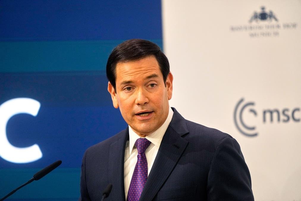 RUBIO: Ebola mora biti zaustavljena pre nego što stigne do SAD