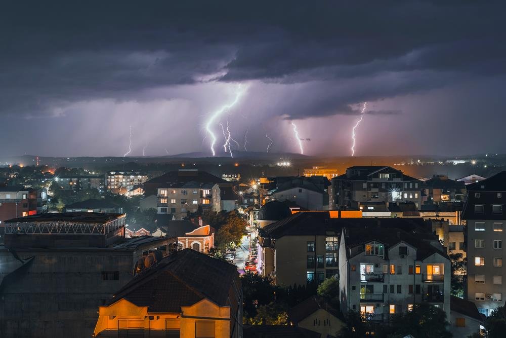Letnje temperature, pa stižu nepogode! Oglasio se RHMZ, evo šta nas čeka u junu i kad se očekuje nevreme