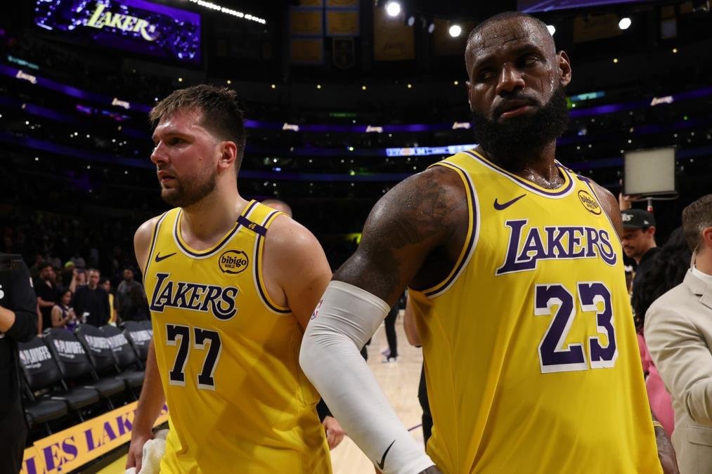 NBA GORI ZBOG LEBRONA! Iza zatvorenih vrata vodi se pravi rat: "Kralj" besan na Lejkerse, pregovori eksplodirali - odbija da pristane na poniženje!
