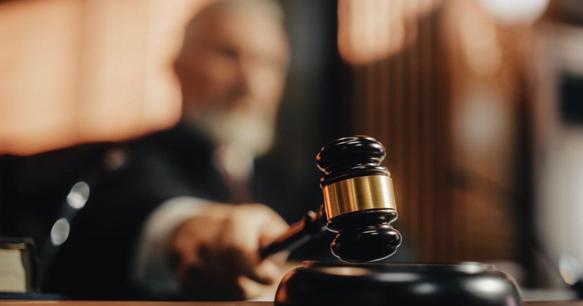 Oženjeni sudija se "dohvatio" s istaknutim policajcem u zgradi suda, službenici u šoku čuli "zvuke uzdisanja"