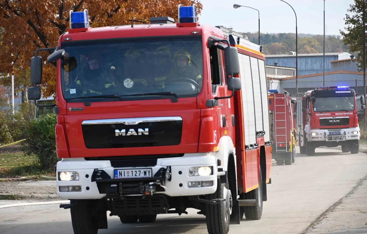 Požar u garaži na Zvezdari, vatra zahvatila nekoliko automobila
