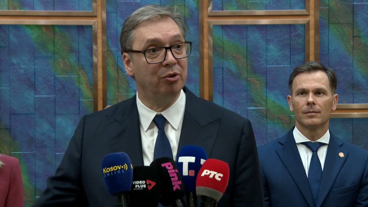 "NAPUŠTANJE OGNJIŠTA NIJE REŠENJE" Vučić o stravičnim udarima na srpsko stanovništvno na Kosmetu: Gledamo da pomognemo onoliko koliko možemo u ovakvim uslovima