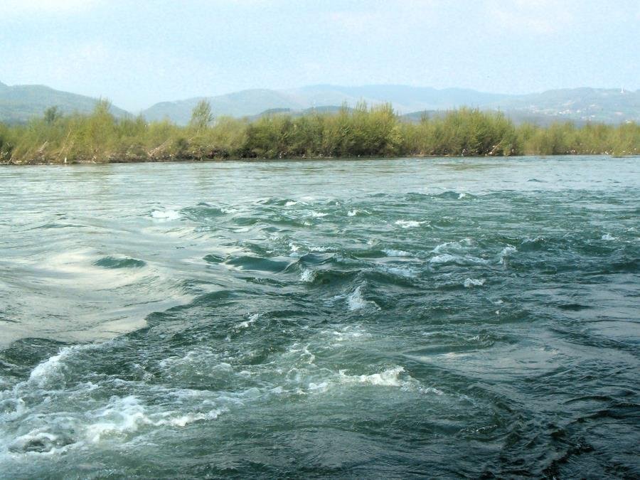 TRAGANJE U TOKU: Spasioci kod Zvornika intenzivno traže dečaka nestalog u Drini