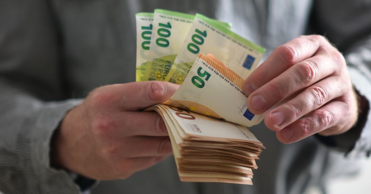 Direktor banke zarađuje više od 10 miliona dinara mesečno