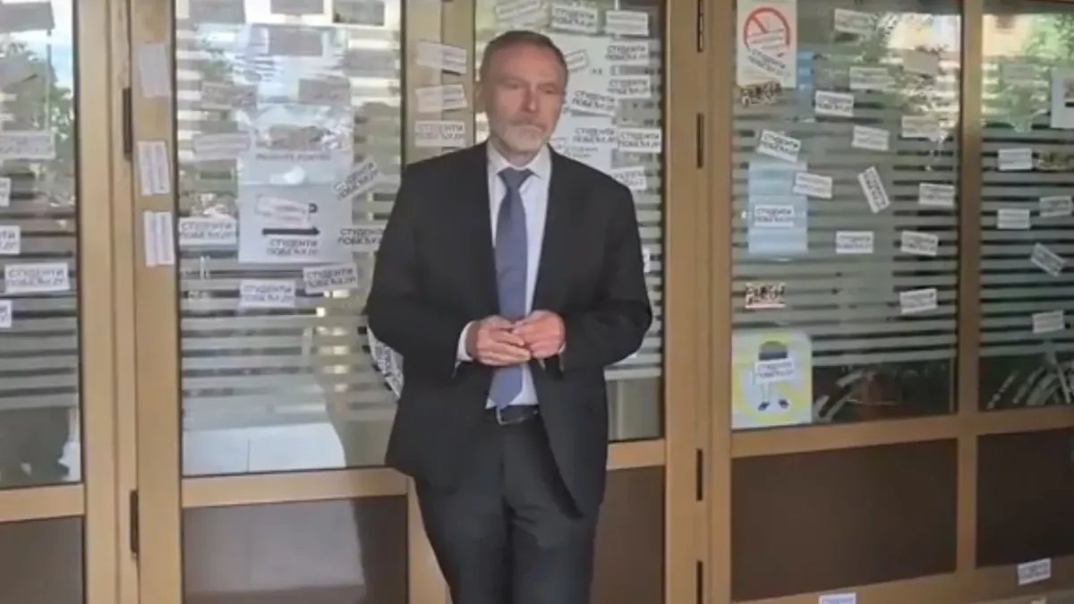 Direktor Jovine gimnazije održao konferenciju za medije: Ni reč o ostavci, nada se povratku u matičnu zgradu od septembra