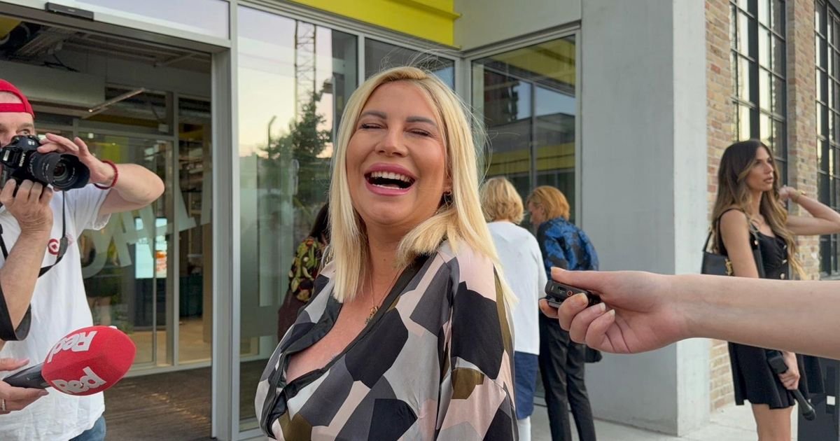 Dea u 7. mesecu stigla u širokoj haljini, pa otkrila ime koje će dati ćerki i pomenula muža: "Loše spavam"