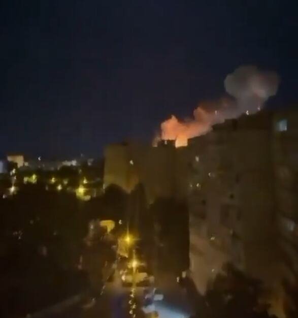 "GLEDALA SAM EKSPLOZIJU IZ KREVETA" Jezive ispovesti građana nakon pada ruskog drona na stambenu zgradu u Rumuniji: Od masakra ih delili metri! (FOTO/VIDEO)