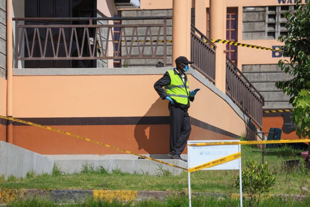 OSAM UČENICA UHAPŠENO U KENIJI: Sumnja se da su podmetnule smrtonosni požar u internatu (VIDEO)