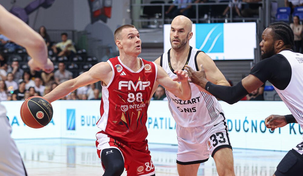 Haos u Nišu: Isključen Penjaroja i Nikitović