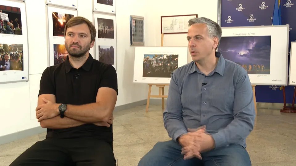 "Gromoglasna generacija" Uroša Arsića Betina fotografija godine: Marš srednjoškolaca sa gromom iznad glava