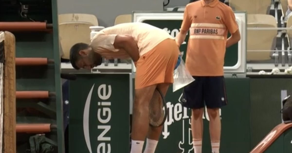 Novak Đoković se uhvatio za stomak, posle 4 sata tenisa nije mogao više da izdrži