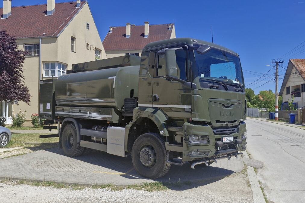Vojska Srbije pomaže Čačku: Dodatne cisterne i rezervoari na terenu (FOTO)