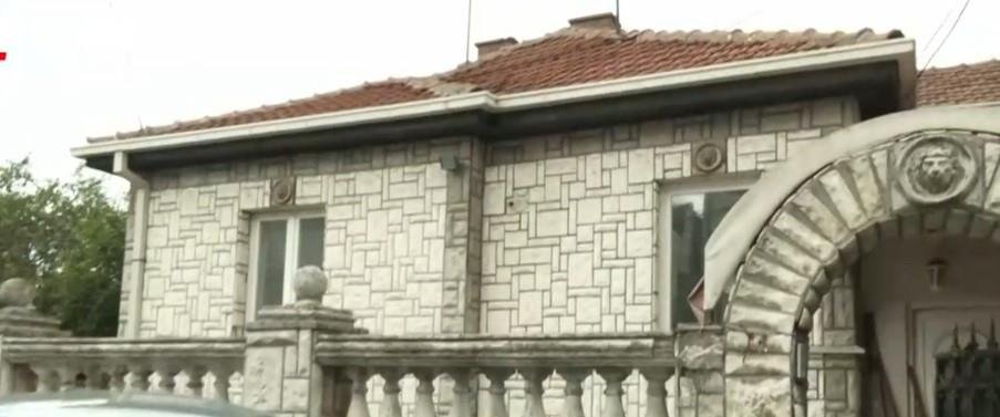 U KUĆI NAŠE PEVAČICE SE DESILO UBISTVO: Zbog krvavog zločina za ovaj dom kažu da je UKLET! Komšije razvezale jezik: "Bili su pijani..." Ovo su detalji (FOTO)