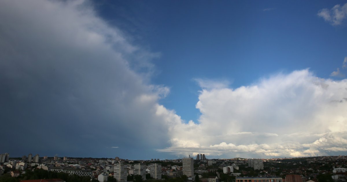 Stiže nagli preokret! RHMZ izdao hitno upozorenje za vikend: Prvo sunce i 30 stepeni, a onda kreće POTOP