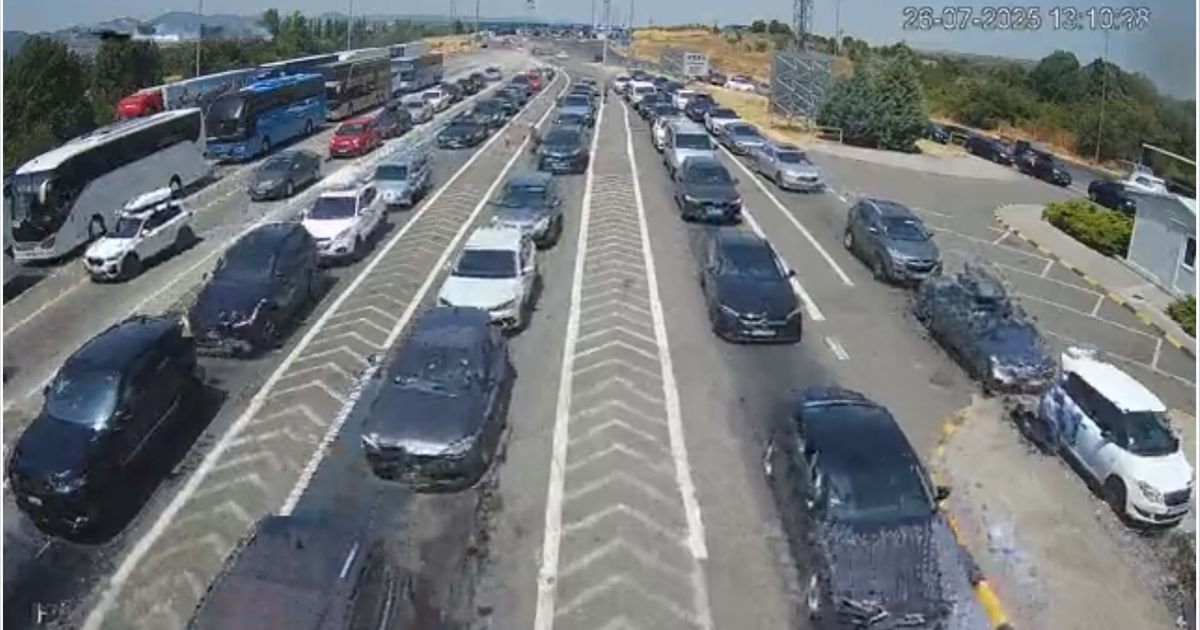 Autobusi na graničnom prelazu Preševo na izlazu čekaju tri sata