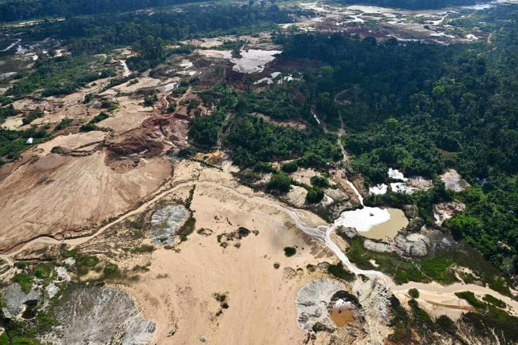 "GRINPIS" UPOZORAVA: Ilegalni rudari izvlače zlato vredno milijarde dolara iz Amazona uprkos merama Brazila, objavljeni snimci, plemena u OPASNOSTI (FOTO/VIDEO)