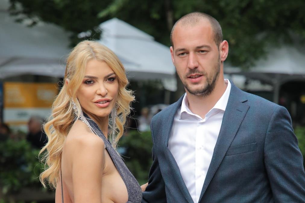 SNEŽANA I MILAN BORJAN SU SE UPOZNALI GREŠKOM! Ona sada iznela šok detalja: Slučajno sam mu poslala fotografiju, a onda je počeo da živi kod mene u stanu