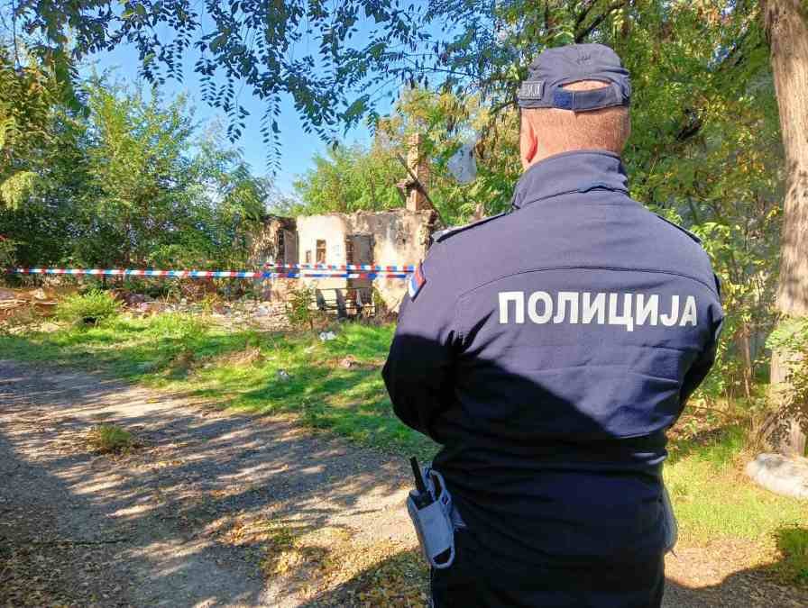 POLICIJA ZATEKLA DEČAKA KRVAVOG DO LAKATA - "NAPRAVIO SAM MU POLUGU": Jezivi detalji, ovako je sin ubio oca u Bečeju