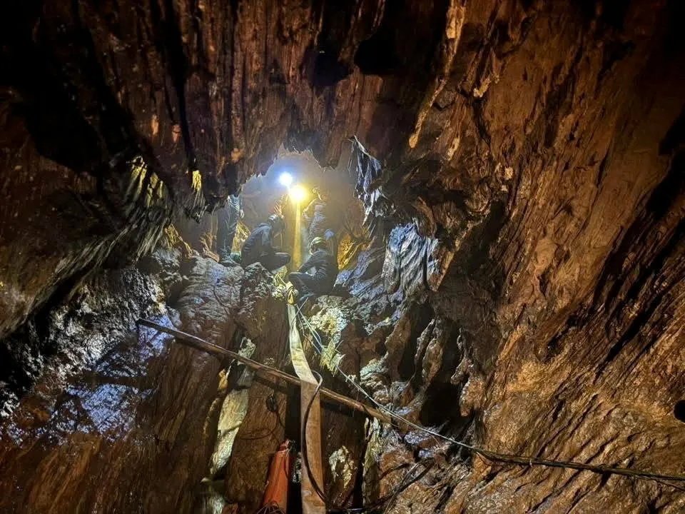 Iz poplavljene pećine u Laosu evakuisano još četvoro ljudi