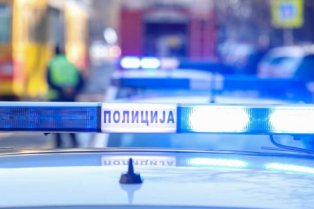 POVREĐEN MUŠKARAC: Automobil oborio motociklistu u Novom Sadu, na licu mesta policija