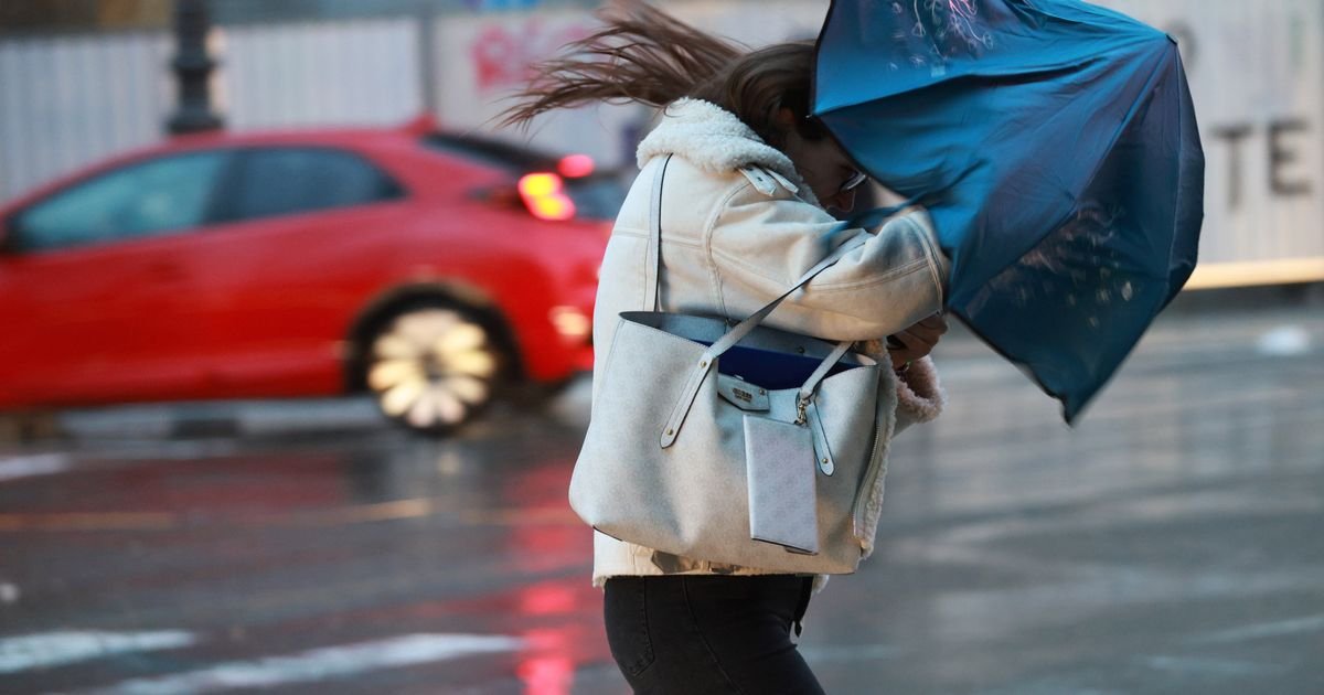 Grmljavina pogodila centralni deo Belgije: Poplavljene ulice, požari na krovovima