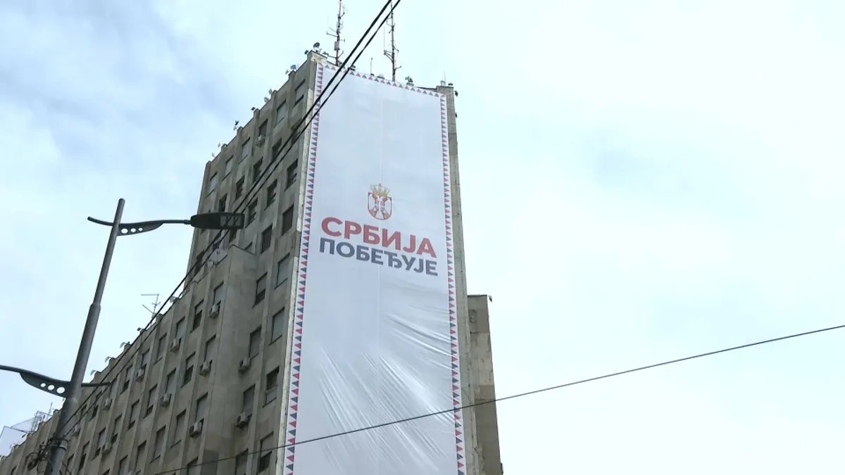 Kreni-promeni podneo krivičnu prijavu zbog bilborda na Palati Albanija