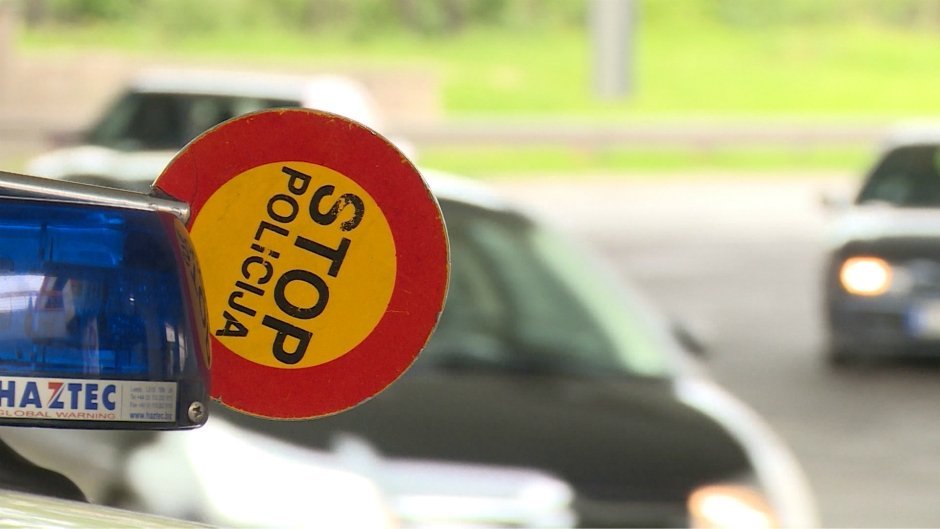 Tinejdžer u Nišu isključen iz saobraćaja: Vozio motor bez dozvole kroz crveno, bežao od policije