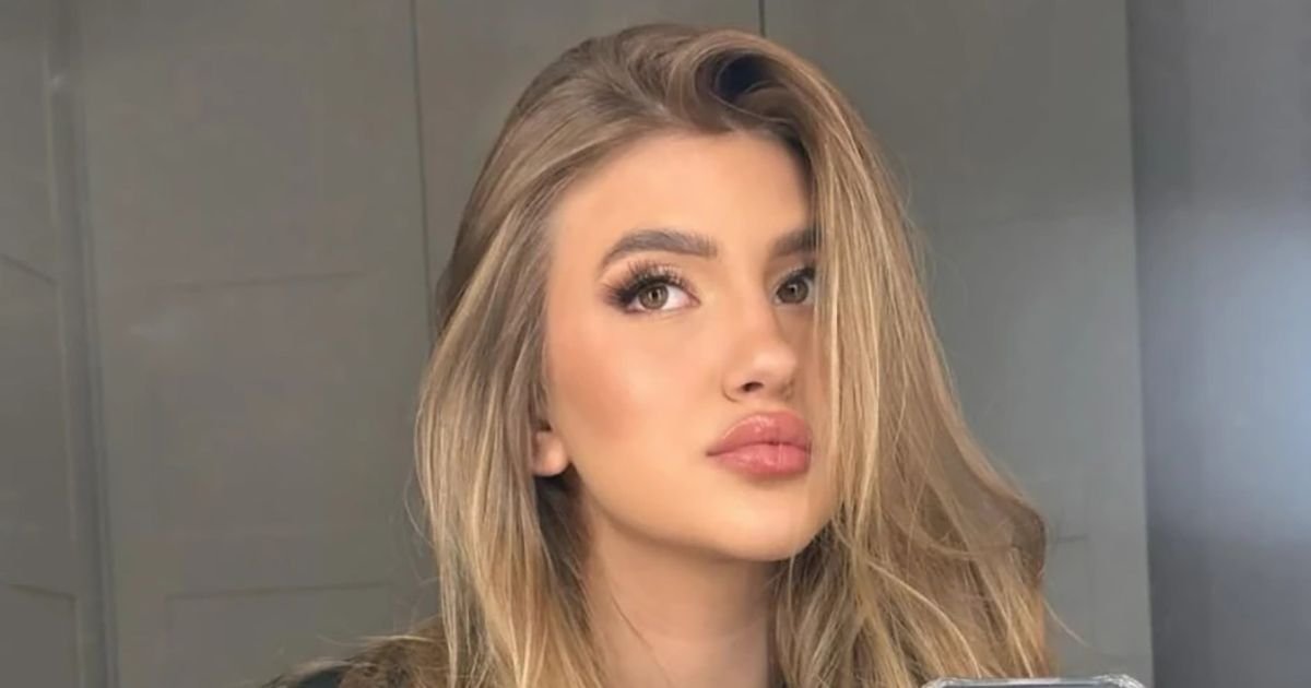 Lena Marinković muškarcima pomutila razum: Gocina ćerka u provokativnom izdanju - opalila selfi a dekolte PUCA