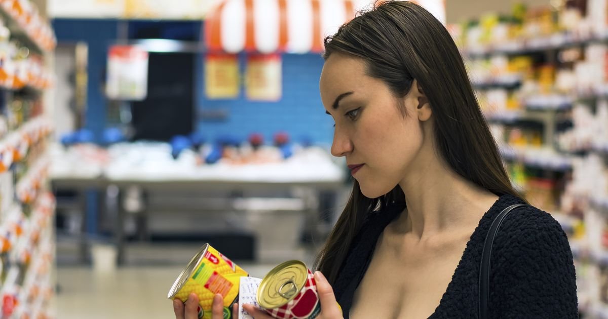 Voće koje svi kupuju u supermarketu krije neprijatnu tajnu: Stručnjaci ga svrstavaju među najzagađenije