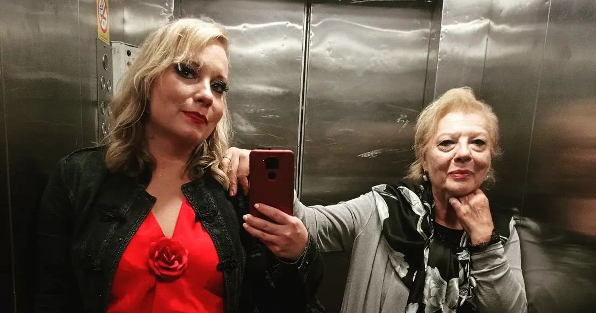 Udala se ćerka Radmile Živković: Mlada blista u čipkanoj venčanici, muž se ne odvaja od nje "Upravo venčani"