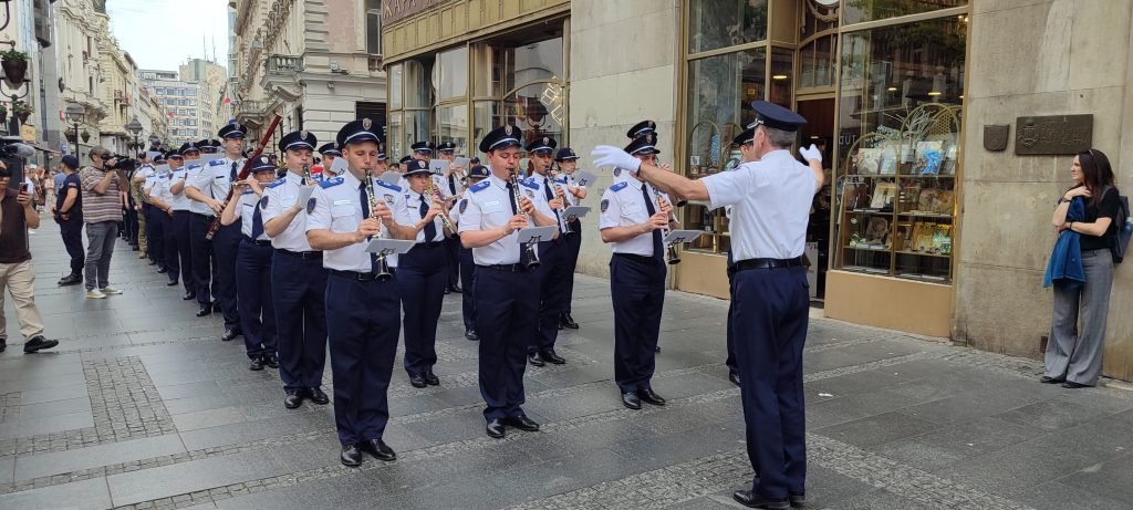 Održan tradicionalni defile Čete konjanika i Orkestra policije u Knez Mihailovoj