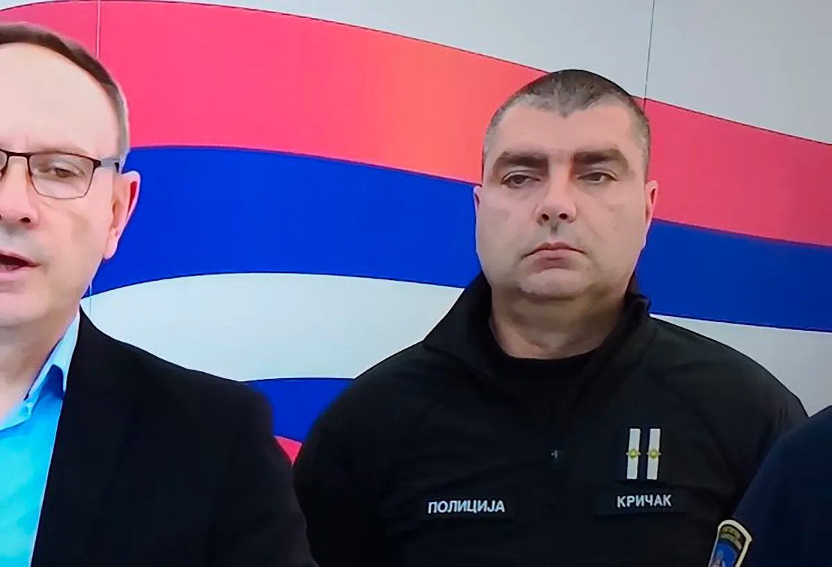 Direktore Vasiljeviću, kaznite Krička sa 10 odsto od plate: Načelnik UKP ne zna gde stoji koja oznaka na uniformi