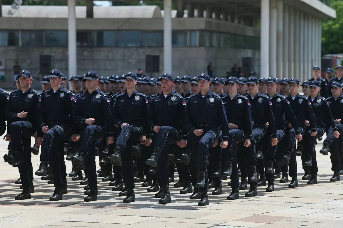 Svečani defile policije kroz Knez Mihailovu povodom Dana MUP