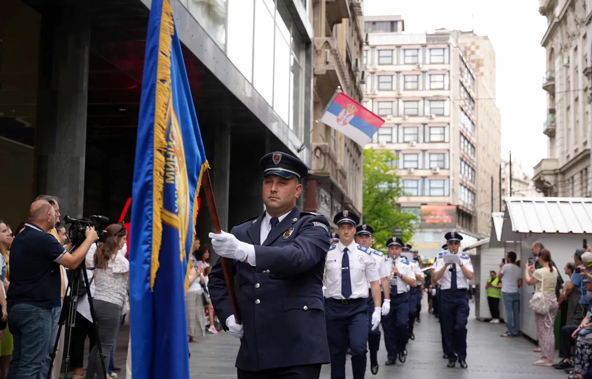 (FOTO) MUP obeležio Dan policije svečanim defileom kroz centar Beograda
