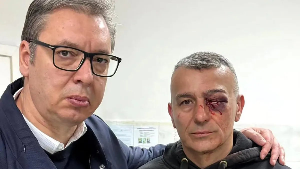 Kako su "boljševički plenumaši" okrivljeni da su napali pripadnika Žandarmerije ispred RTS-a i da su na Slaviji bacali kamenice na građane, dok policija bije svog čoveka VIDEO