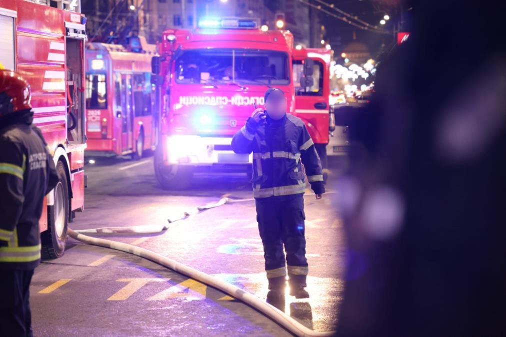 LOKALIZOVAN POŽAR NA PANČEVAČKOM PUTU: Vatrogasci sprečili širenje vatre