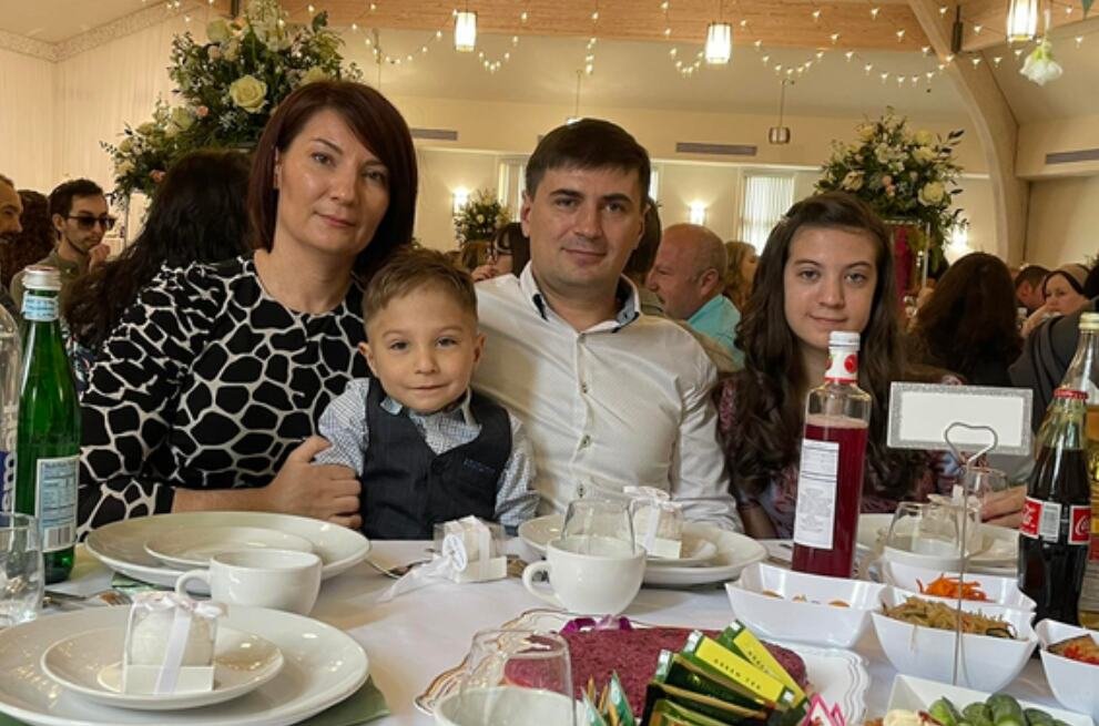 ČETVOROČLANA PORODICA POGINULA DOK SU PUTOVALI NA SVADBU: Stravična tragedija familije Doncev, automobil potpuno UNIŠTEN! Bratu uputio STRAŠNE poslednje reči