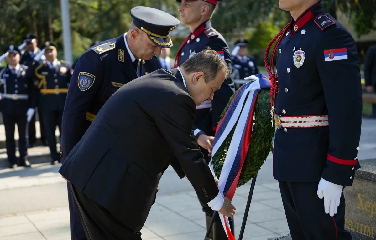 Dačić povodom Dana MUP-a: Policijska uniforma i značka svetinja