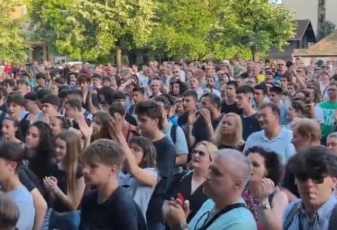 Učenici Jovine gimnazije bojkotovali nastavu, direktor zamenio 30 razrednih starešina