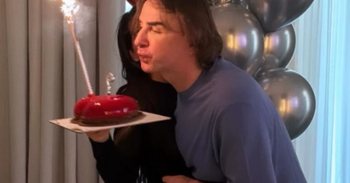 U domu Mitrovića veliko slavlje, priredili mu iznenađenje: Torta u obliku srca i baloni, Milica ga ljubi