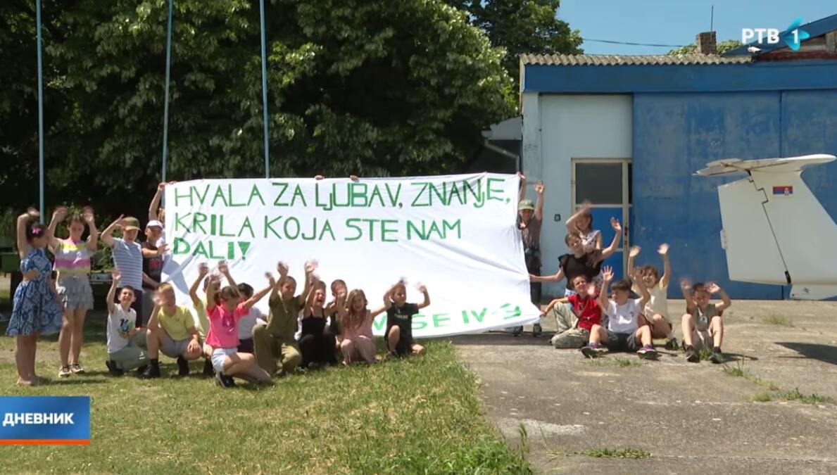 OVAJ ĐAČKI POKLON UČITELJICI IZ PETROVARADINA RETKO KO MOŽE DA NADMAŠI: Njeni četvrtaci idu dalje, a Ivana ovo nikad neće zaboraviti! (VIDEO)