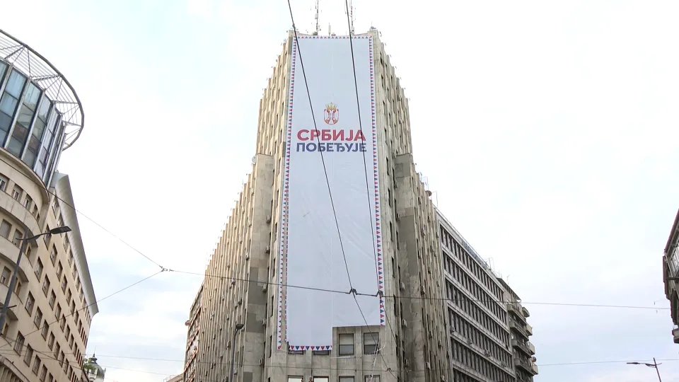Protests force removal of SNS billboard threatening protected birds in Belgrade