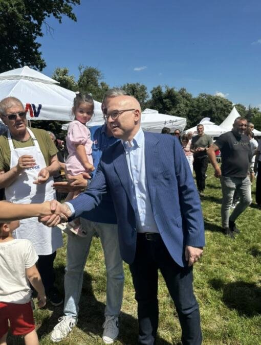 "ZA NAS JE PORODICA SVETINJA"! Vučević u Kameničkom parku na obeležavanju manifestacije Dani porodice (VIDEO)