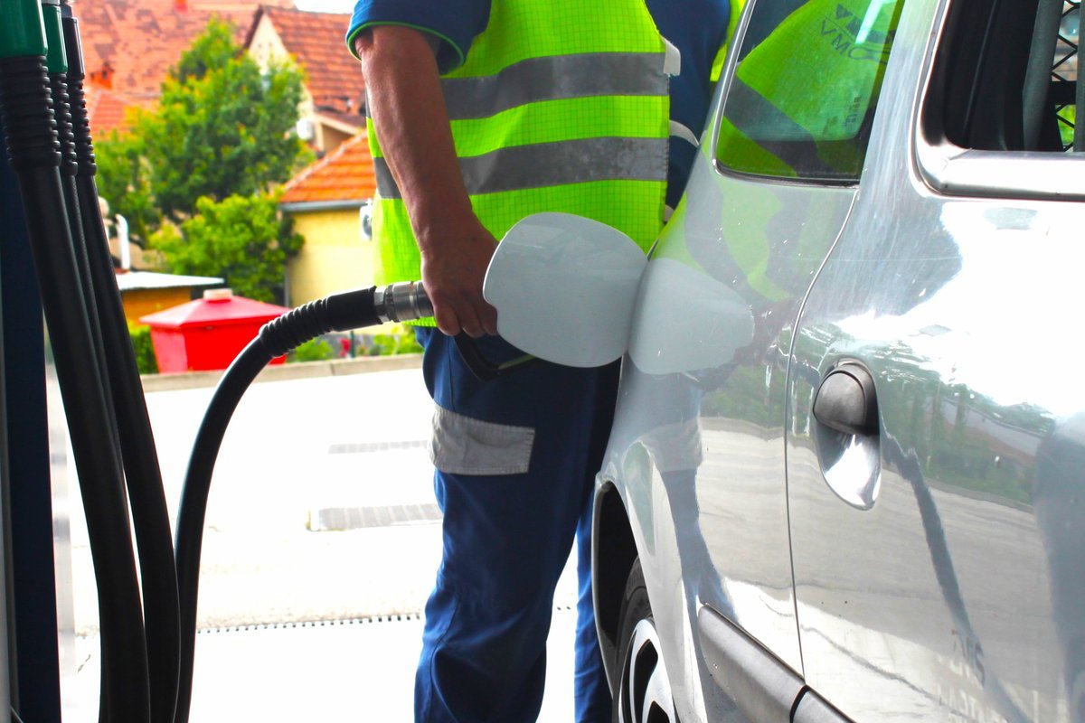 Vlada produžila Odluku o smanjenju akciza na naftne derivate