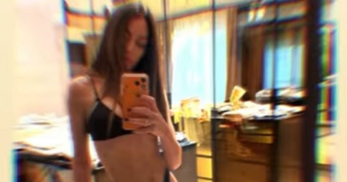 Skinula se Mina Naumović: Ognjenova žena pozirala u kupaćem, pokazala brutalnu figuru nakon porođaja