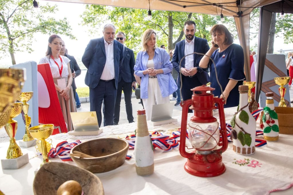 MACURA: Razvoj lokalnih zajednica nije moguć bez podrške ženama koje čuvaju tradiciju