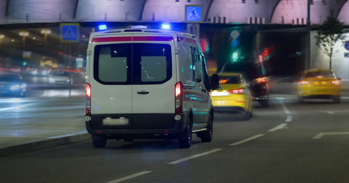 Uznemirujuć snimak jezivog sudara u Novom Pazaru: Motociklista hitno prebačen u Beograd, pokosio ga autobus